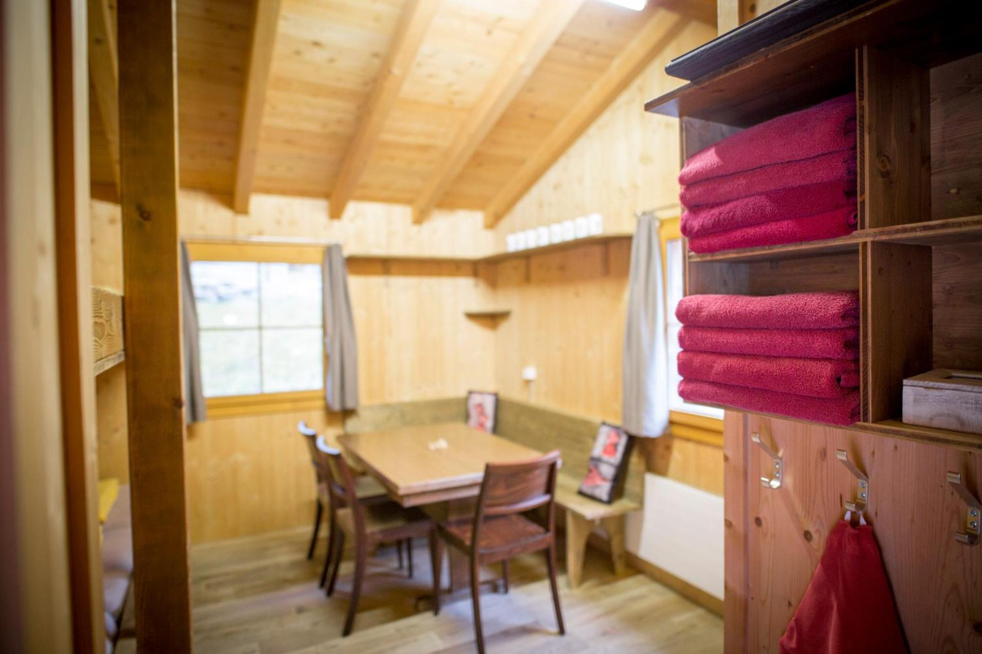 Huettenhotel Husky Lodge Muotathal Kültér fotó